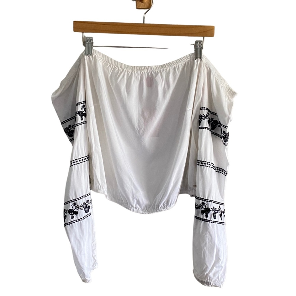 NWT Guess Off The Shoulder Crop Top